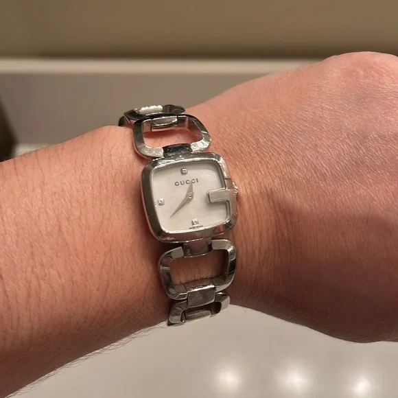 Used Gucci signature G Silver Metal Link Watch - Picture 4 of 4